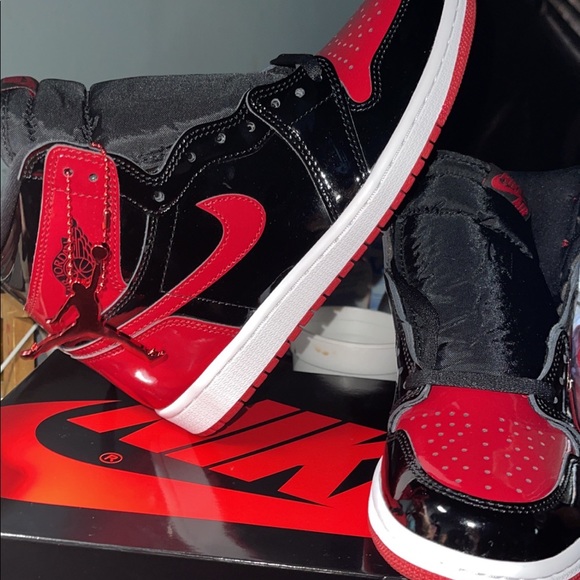 Air Jordan 1 Retro High OG Patent Bred - Picture 2 of 2